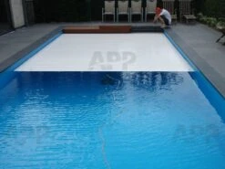 Aquadeck PVC Witte Lamellen -Zwembadverkoopwinkel witte lamellen opstal